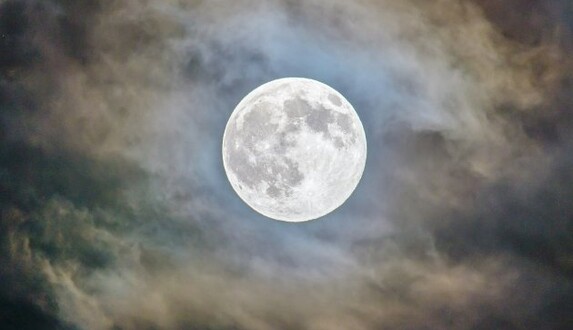 Повня 24 лютого: чому її називають Сніжним Місяцем і коли можна спостерігати