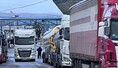 В очередях стоят тысячи грузовиков: что происходит на заблокированной границе Украины