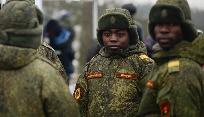 Россия отправляет чернокожих наемников в речные штурмы на Днепре: партизаны узнали подробности