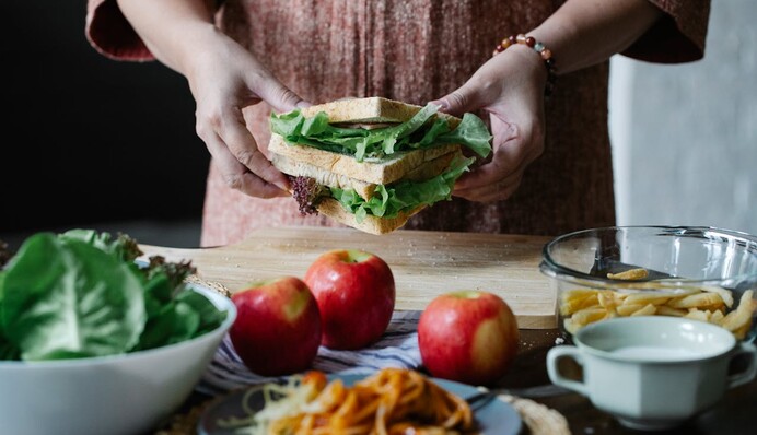 Никакого майонеза: диетолог рассказала, как сделать полезный бутерброд