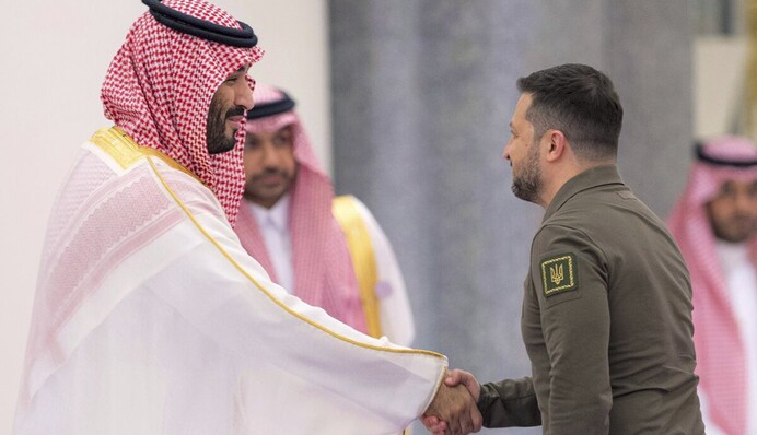 Ці дві країни – "склади" зі зброєю: з’явилося пояснення несподіваним візитам Зеленського