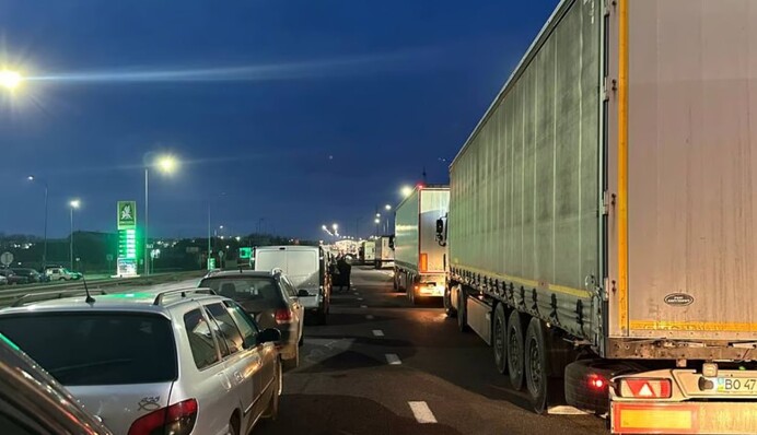 Полиция держит украинских водителей "в заложниках": что сейчас происходит на польской границе