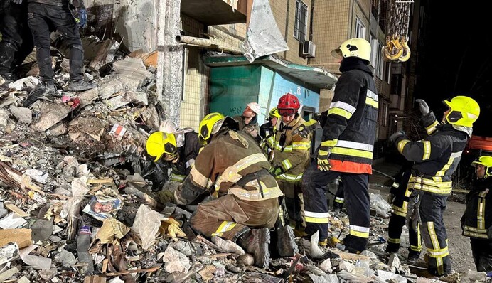 Під завалами будинку в Одесі знайшли ще одне загибле немовля: нові дані про жертв російського удару, фото