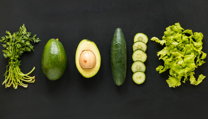 Встояти неможливо: рецепт смачного салату із сиром і авокадо