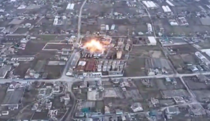 "За детей Одессы": видео удара авиабомбой по объекту окупантов на Херсонщине