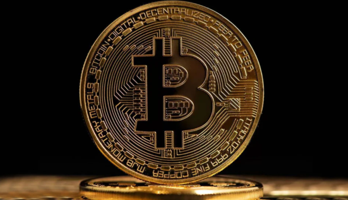 Биткоин бьет рекорды: стоимость криптовалюты взлетела до небес