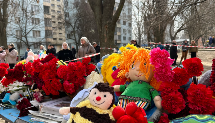 В Одесі попрощалися з багатодітною родиною військових, яких вбив російський дрон: відео