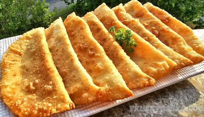 Выйдут вкусными и хрустящими: рецепт приготовления чебуреков на кефире
