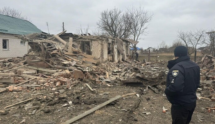 Окупанти вдарили КАБами по Вовчанську: під завалами будинку загинула жінка, фото
