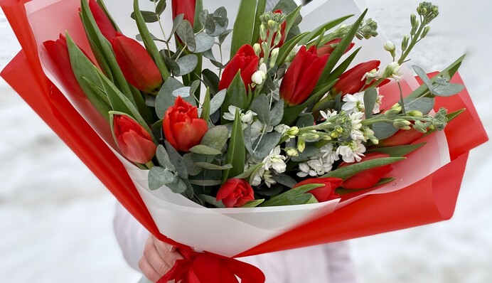 Найріднішим і найдорожчим: красиві привітання до 8 березня мамам, донькам і коханим