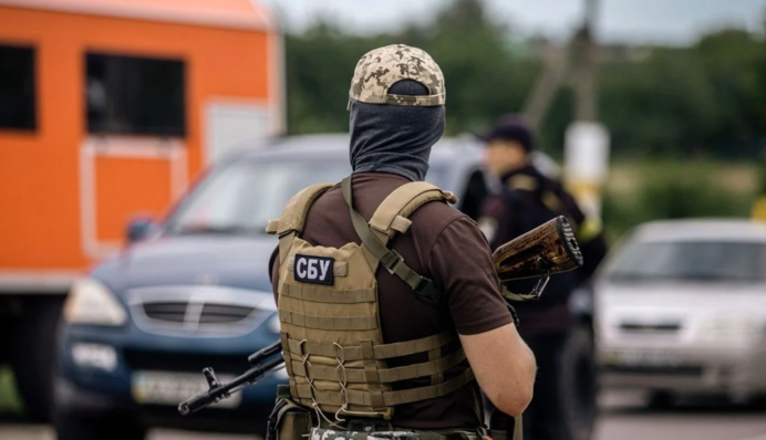 Везли как селедку в бочке: возле границы с Румынией в бусе нашли 34 уклониста, фото и видео