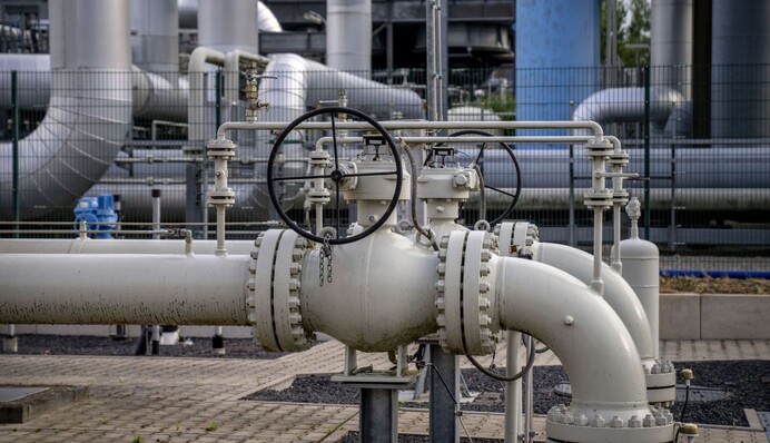 Транзит російського газу через Україну в ЄС припинять: які є ризики та небезпеки