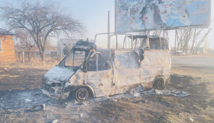 В Волчанске оккупанты попали дроном в бус, есть жертвы: фото и все детали