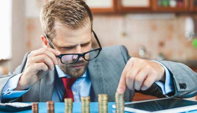 Рахують кожну копійчину: знаки зодіаку, що часто турбуються про гроші