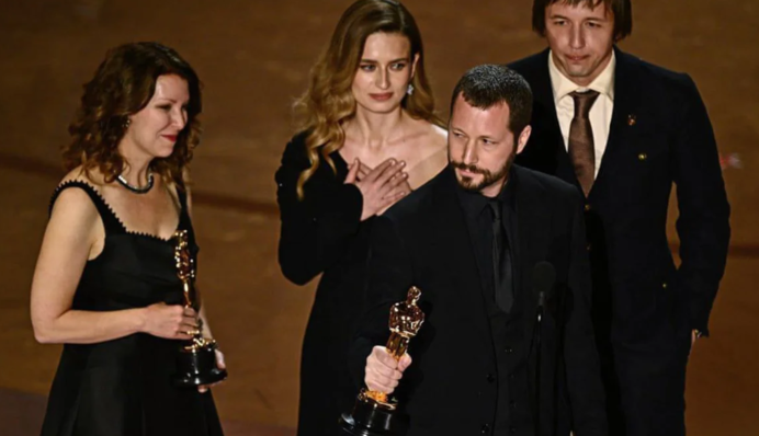 Війна коле очі? Перемогу "20 днів у Маріуполі" вирізали з міжнародного етеру трансляції "Оскара"