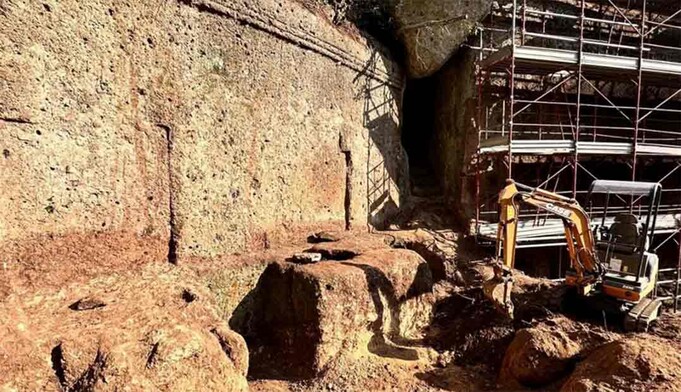 Оставалась незамеченной десятилетиями: в Италии обнаружили огромную этрусскую гробницу, фото