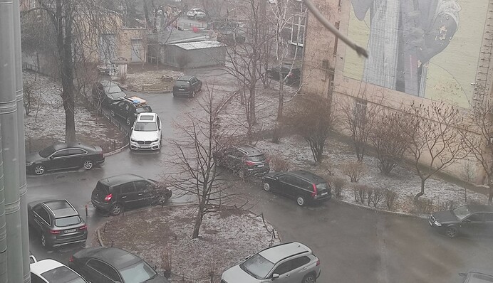 Україну у березні засипало снігом: зимові кадри з Києва і регіонів