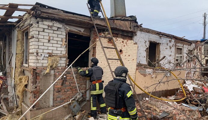 Россия сбросила на центр Волчанска авиабомбу: фото, видео и все подробности
