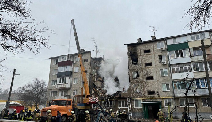 Разбор завалов в Сумах продолжается: количество погибших выросло