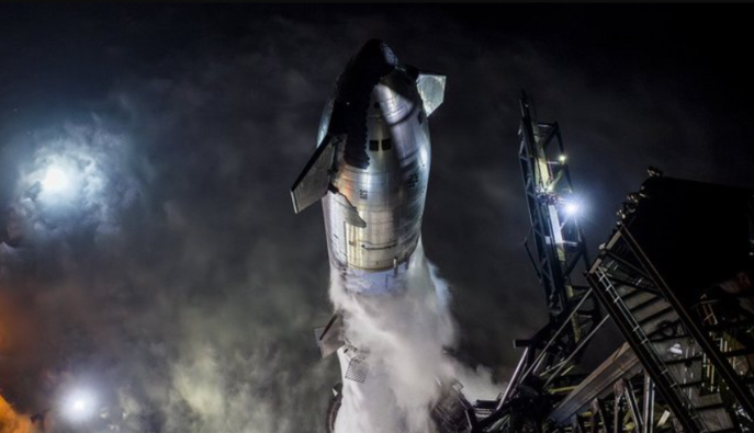 SpaceX запускает в космос крупнейшую в истории транспортную систему: онлайн-трансляция