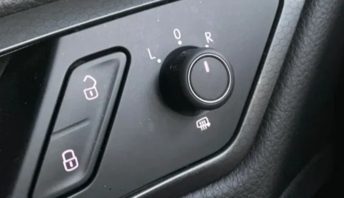 С ними следует быть осторожными: водителям назвали малоизвестные переключатели в авто