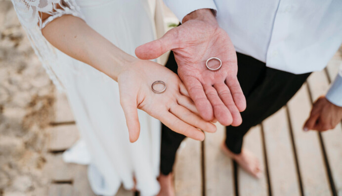 Как поменять фамилию, если брак расторгнут: украинцам озвучили алгоритм