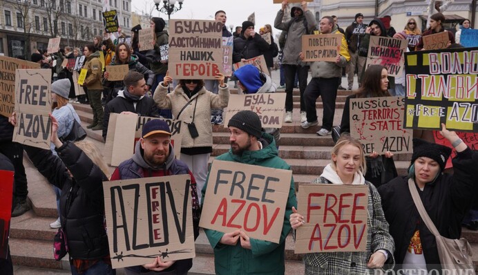 "Не мовчи, полон вбиває": в Києві рідні військовополонених вийшли на мітинг, фото