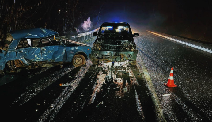На Прикарпатье в ДТП погибли два человека, есть пострадавшие: фото с места аварий