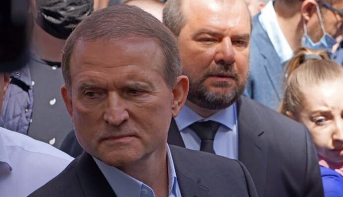 Бассейн в 12 метров, водопад и не только: как выглядит яхта Медведчука за $200 млн