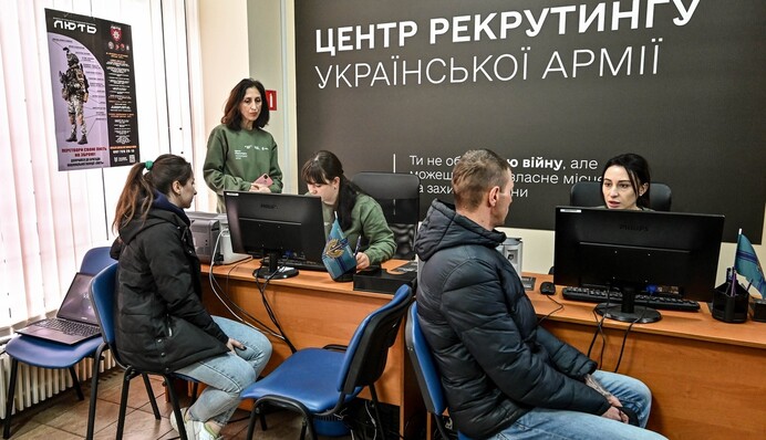 В Украине откроют десятки центров рекрутинга: на какие должности в ВСУ наибольший спрос