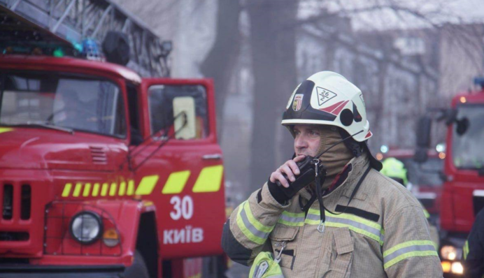 В Киеве обломками повреждены садики и школы: обновленные данные о раненых