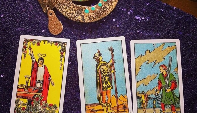 Благополучие для одних и нестабильность для других: гороскоп по картам Таро 24 марта
