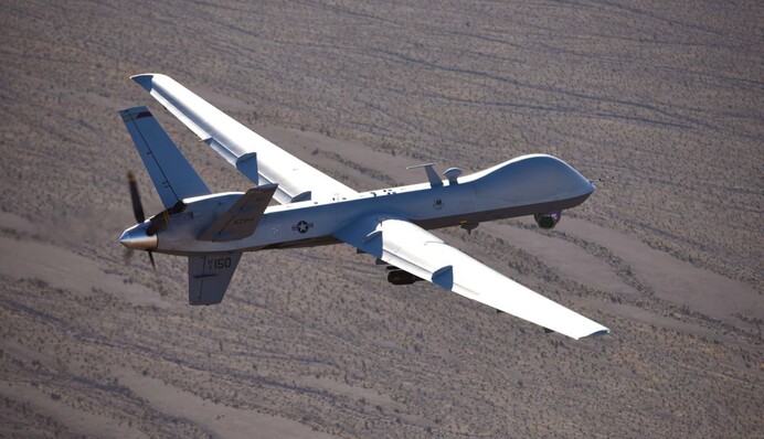 Летает на 2000 км и несет до 13 бомб: Иран представил новый БПЛА