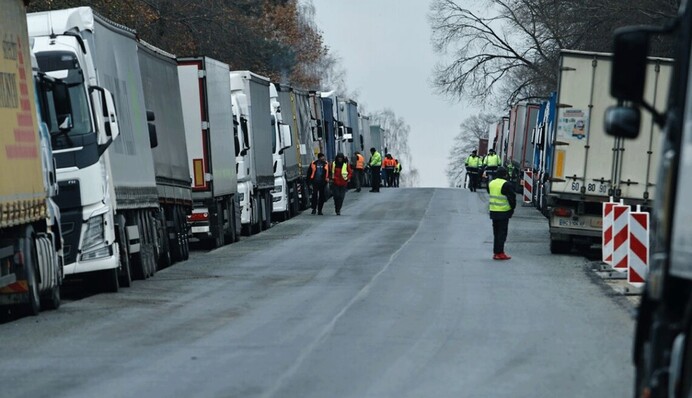 Ракета? Не бачили! Польські фермери знову заблокували два пункти пропуску на кордоні