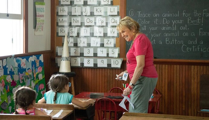 Сосед Украины хочет изменить правила образования: как это повлияет на школьников-беженцев