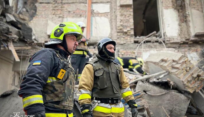 Среди пострадавших беременная и ребенок: новые подробности ракетного удара по Киеву 25 марта