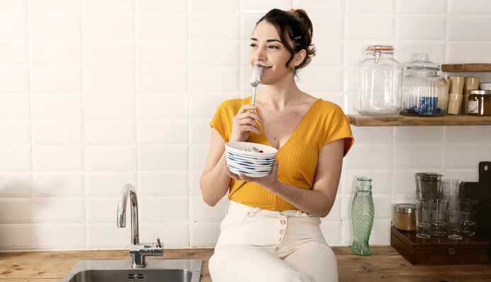 Могут быть проблемы с весом: врач объяснила, почему нельзя есть быстро