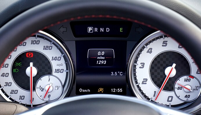 Україна скоро переходить на літній час: як перевести годинник в авто