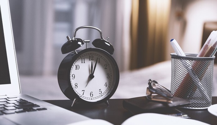 Цього тижня Україна переходить на літній час: як вручну зробити на телефоні та комп'ютері