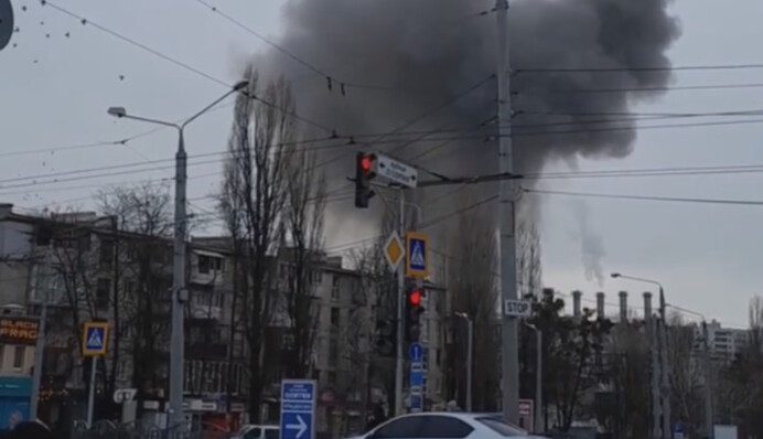 Влучання авіабомби у Харкові: з'явилось відео перших секунд після вибуху