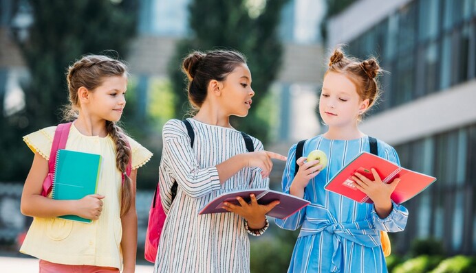 Останній дзвоник 2024: коли почнуться і закінчаться літні канікули в Україні