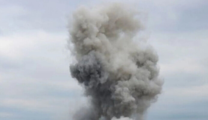 Росія скидає КАБи на Лиманському напрямку: відео вибухів