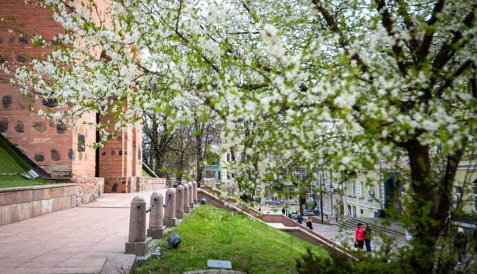 В Україну йде літня спека: скільки триватиме і коли знов похолодає