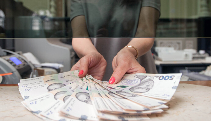 Якою буде мінімальна зарплата в Україні з 1 квітня: уряд озвучив суму