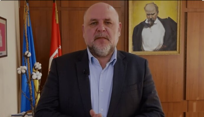 Пополнение в Силах обороны: мэр одного из городов пошел служить в ВСУ, видео