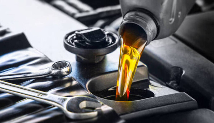 Почему и как часто следует менять тормозную жидкость: водителям озвучили советы