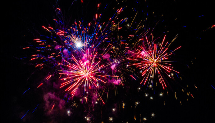 В Киеве запустили салют несмотря на запрет: видео