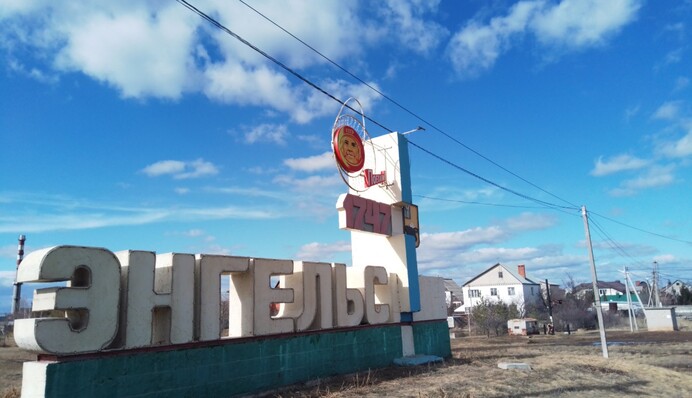 Российский Энгельс, откуда по Украине запускают ракеты, тонет в нечистотах и фекалиях. Видео