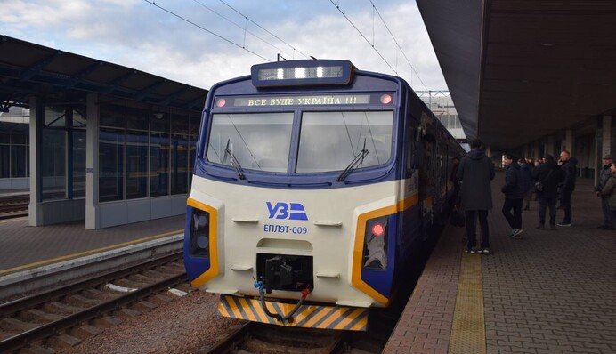 В Житомирской области под колесами поезда погибла 17-летняя девушка