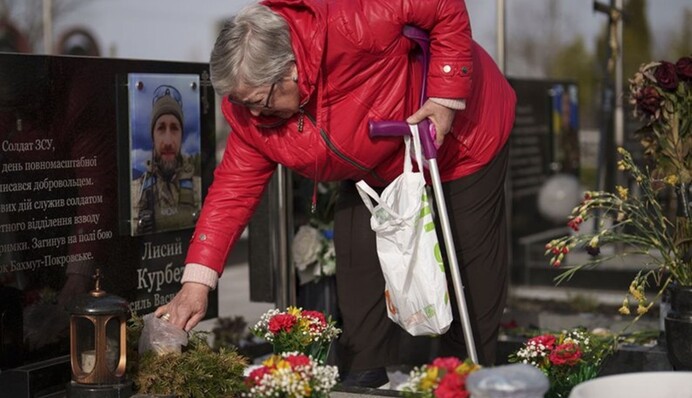 В Буче во вторую годовщину освобождения города почтили убитых россиянами во время оккупации, фото